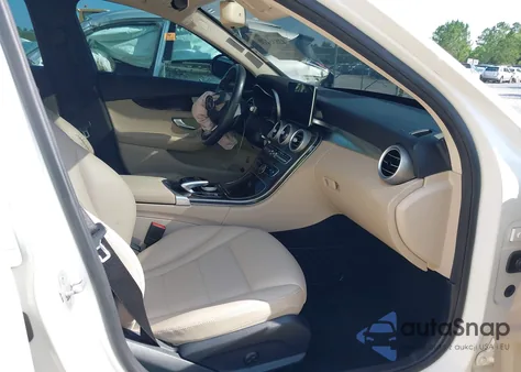 2015 Mercedes-Benz C 300 4Matic/Luxury 4Matic/Sport 4Matic from USA, damaged, VIN 55SWF4KB3FU078179